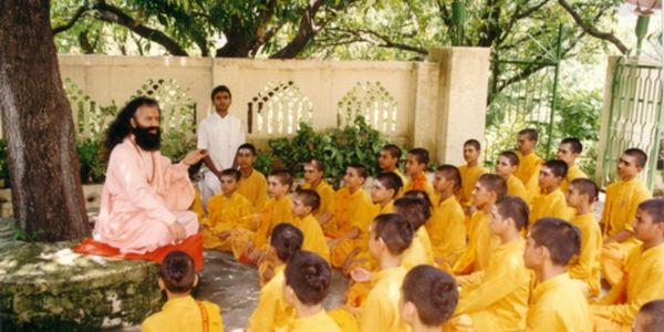 वैदिक गुरुकुल एवं शिक्षा कार्यक्रम